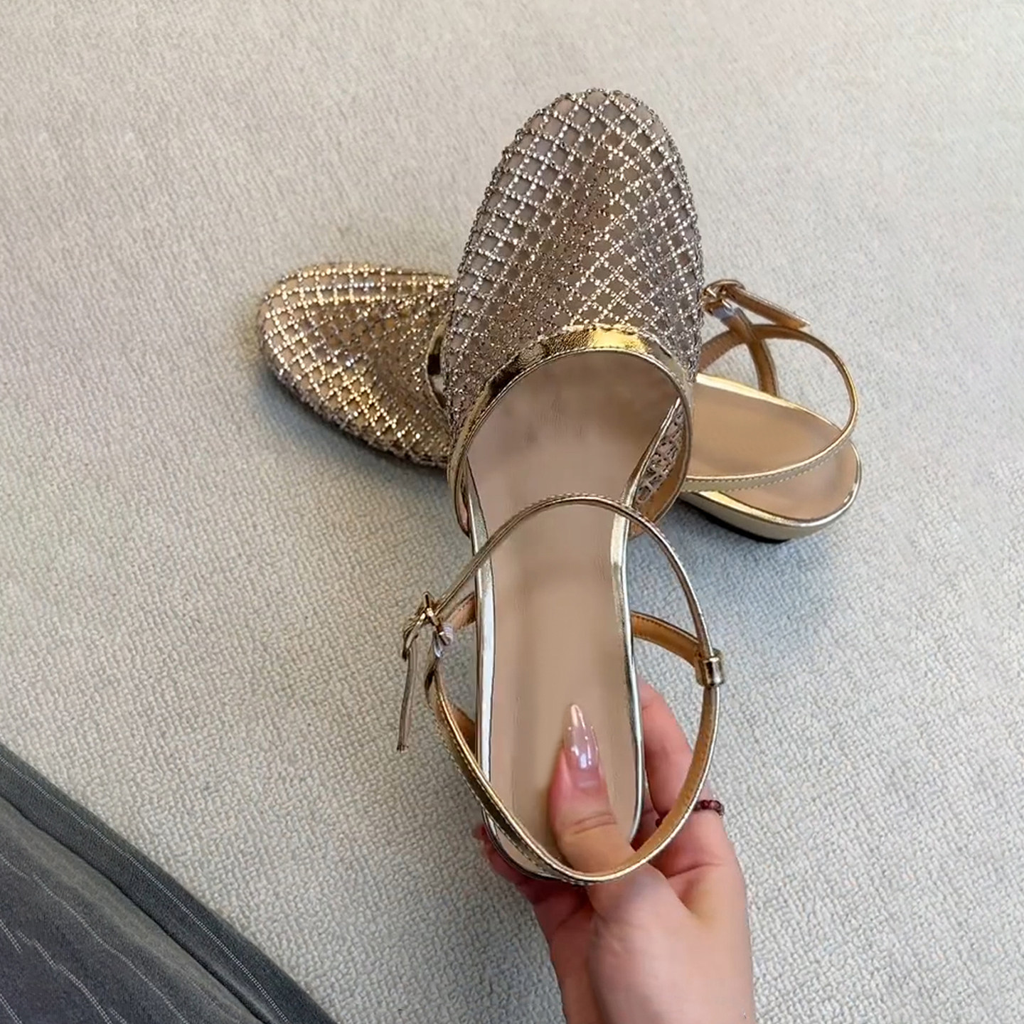 Water Shoes - صنادل نسائية جديدة بمقدمة مستديرة ونعل